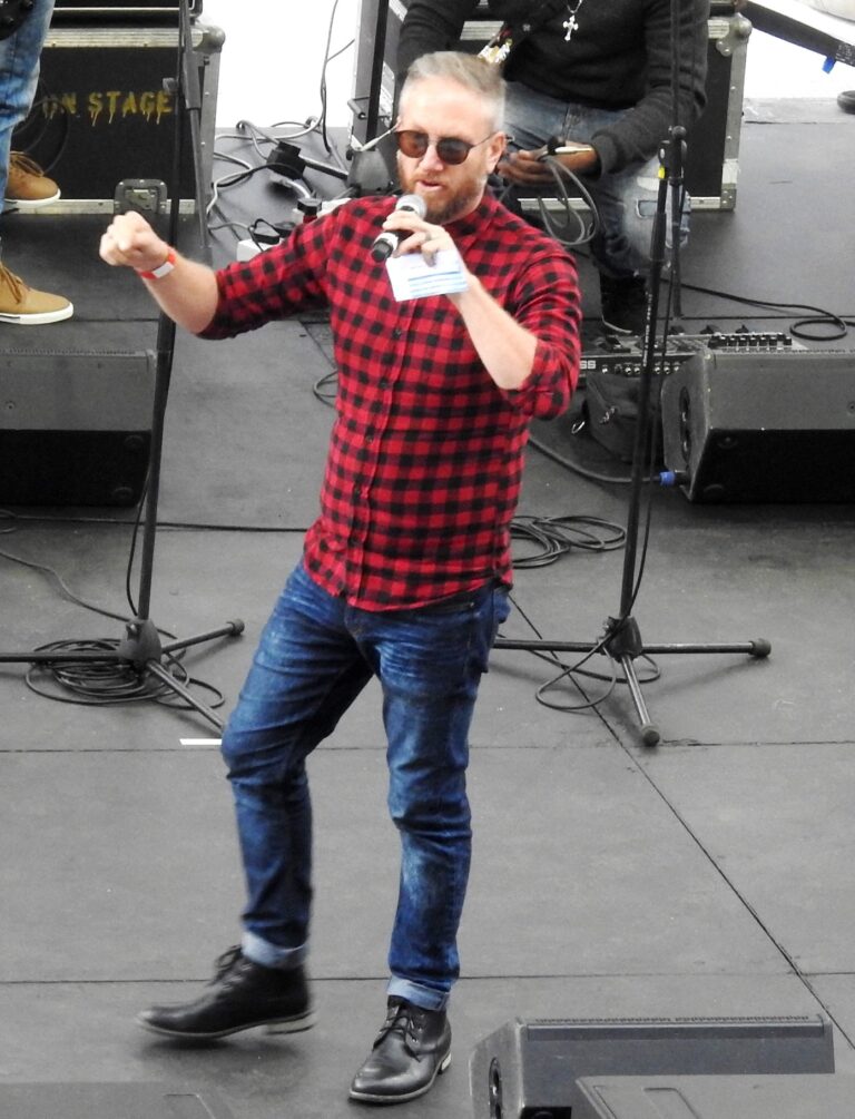 38776653_2177845425581580_4779893490542706688_n-2